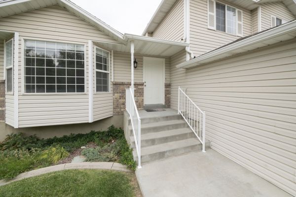 Cost of White Vinyl Siding Replacement in Westerville
